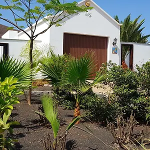 Lovely Nico Playa Blanca, Hot Tub, Communal Pool Villa